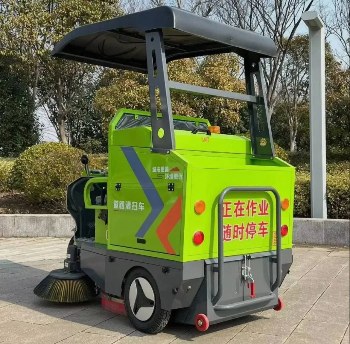 скутер Муравей-подметальщик